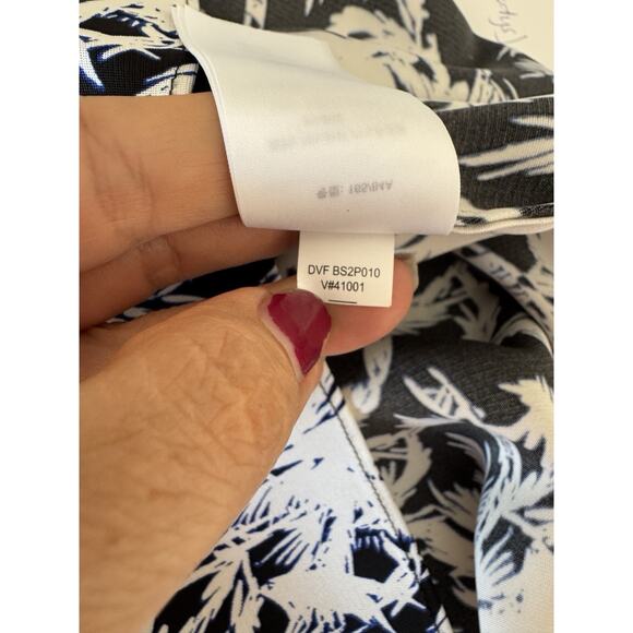 Diane Von Furstenberg Arlene Top Palm Print Silk Blend, M - Picture 10 of 11